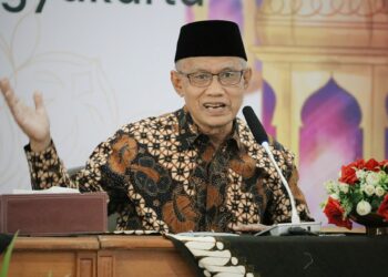 Islam as an Enlightening Religion to Confront Trends of Atheism and Puritanism
