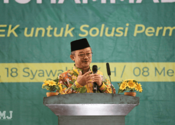 A Debate on ‘Hisab’ and ‘Rukyat’ Methods Portrays Muslims’ Dichotomous View of Science and Religion