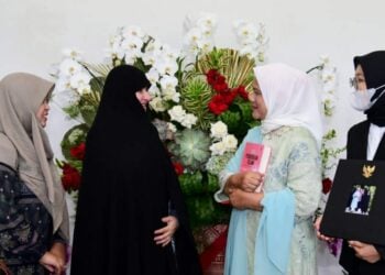 A Cadre of the Muhammadiyah Special Branch of Iran Translates a Book by the First Lady of Iran Jamileh Alamolhoda