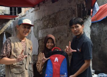 Aid for Children: Lazismu Provides School Kits to Fire Survivors