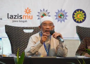 Muhammadiyah Scholar Clarifies Difference between Sharia and Fiqh