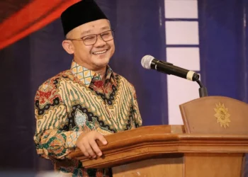 Indonesians Show High Piety and Generosity