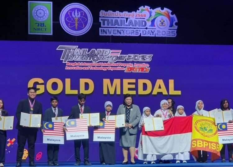 Muhammadiyah School Robotics Team Wins Gold at International IPITEx Competition in Thailand