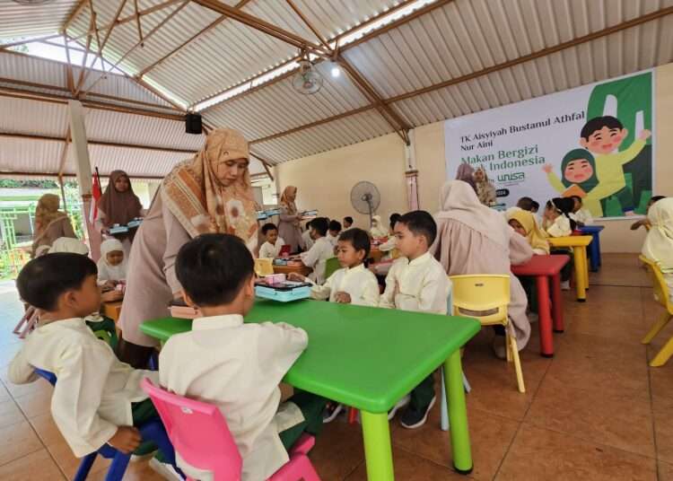 4.014 Children Receive Free Nutritious Meals from UNISA Yogyakarta’s Nutrition Fulfillment Task Force