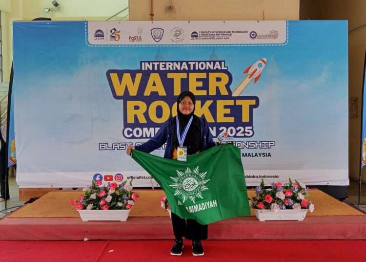Muhammadiyah Santriwati, Atsna Alayya Ilyana, Earns Silver Medal at International Water Rocket Competition in Malaysia