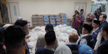 Muhammadiyah Entrusted to Distribute UAE Humanitarian Aid for Flood Refugees