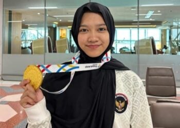 Alma Ariella Tsany (16), Women Lead Climbing Gold Medalist