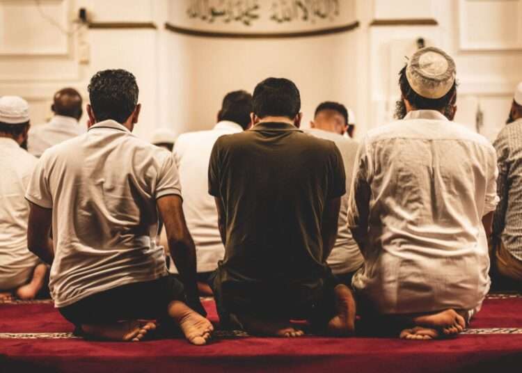 Tarawih Is Best Performed in Congregation