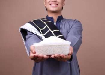 Can Amil Distribute Zakat Fitri to Mustahik Throughout the Year?