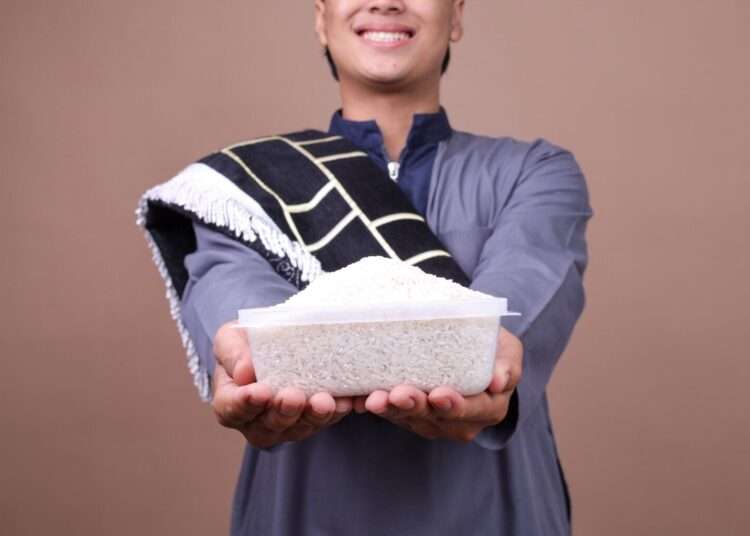 Can Amil Distribute Zakat Fitri to Mustahik Throughout the Year?