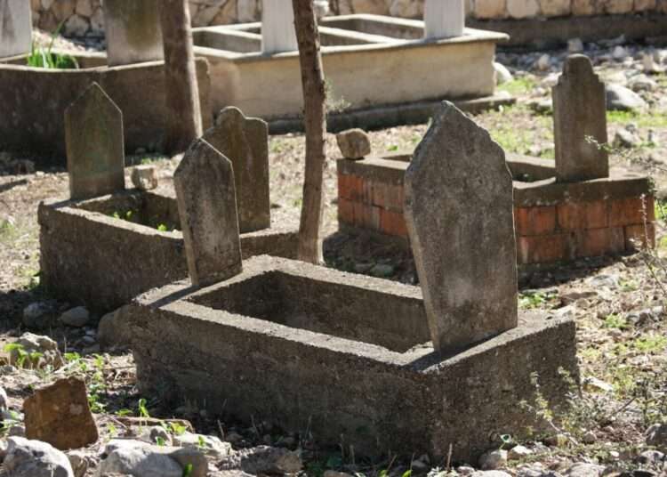 Islam Prohibits Asking the Dead for Help or Treating Graves as Intermediaries to God