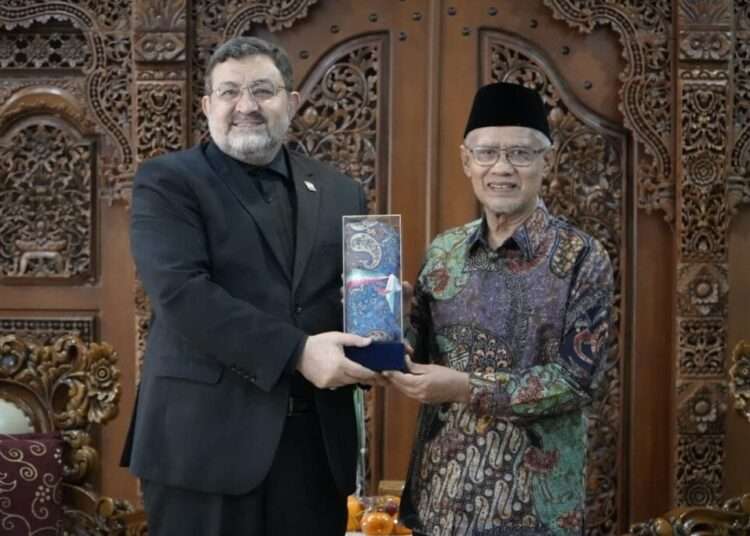 Iranian Ambassador Visits Muhammadiyah, Highlights Humanitarian Crisis and Hopes for Peace