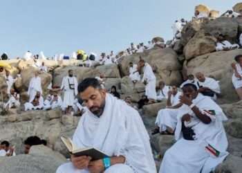 What Do Pilgrims Do During Wuquf at Arafah?