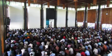 Is a Friday Sermon Preacher Required to Hold a Staff? 