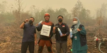 Fighting Kalimantan Wildfires, Muhammadiyah Distributes 250 Portable Oxygen Cans to Firefighting Volunteers in Central Kalimantan